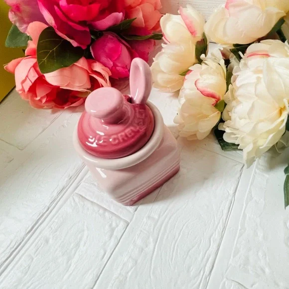 Le Creuset Stoneware Jam Jar Storage Container with Matching Spoon 15 fl ounces - Picture 5 of 5